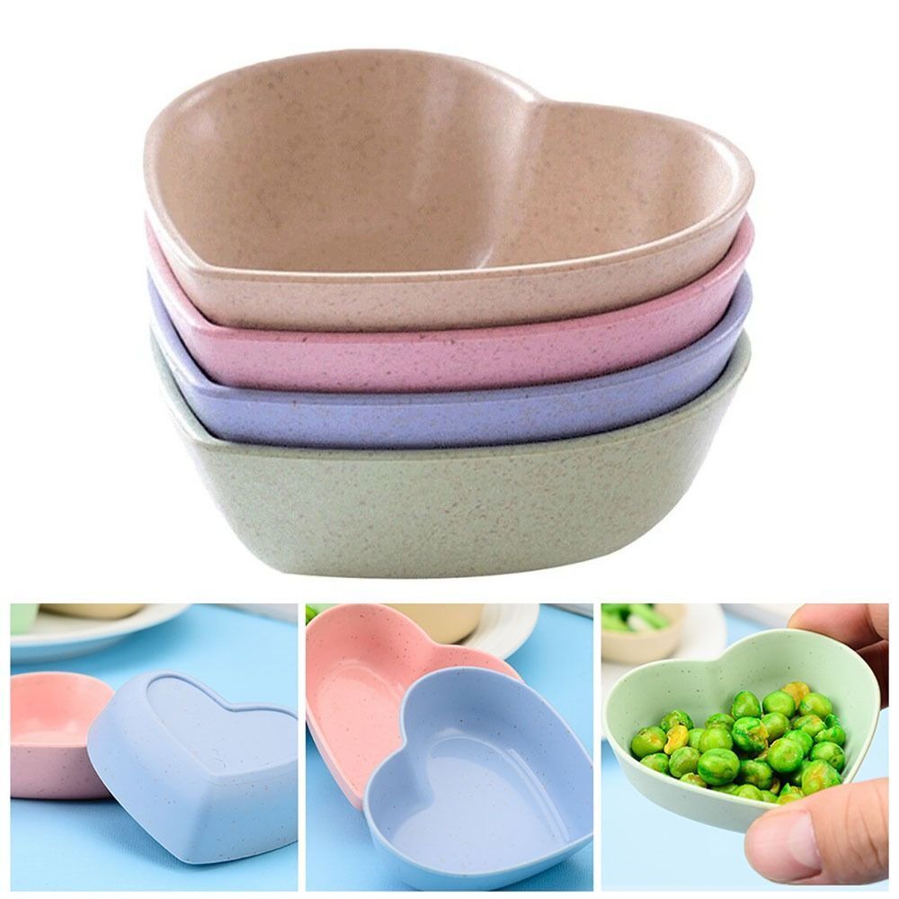 Set di ciotole a forma di cuore in plastica impilate: beige, rosa, blu e verde