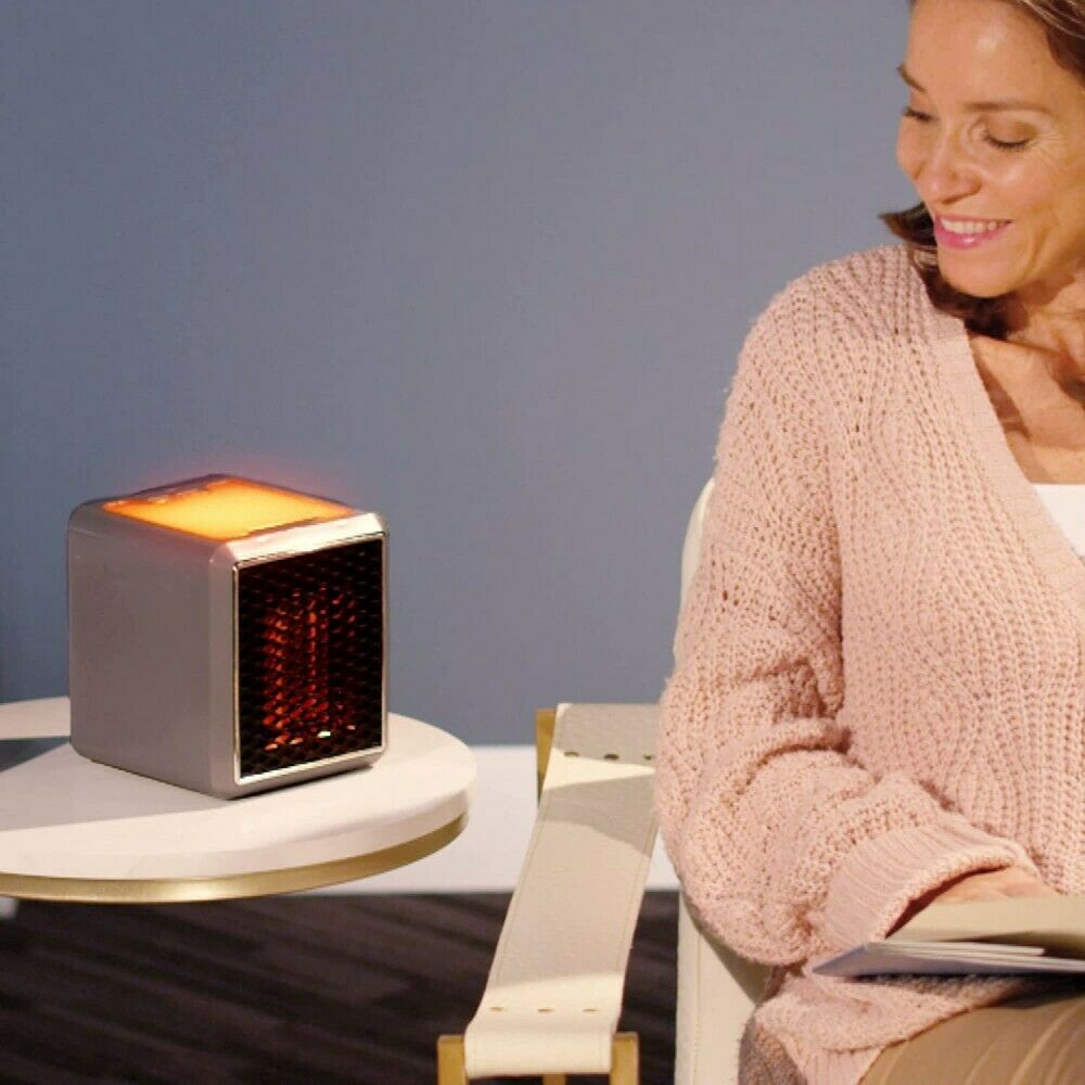 Stufa elettrica portatile grigia con griglia frontale illuminata arancione