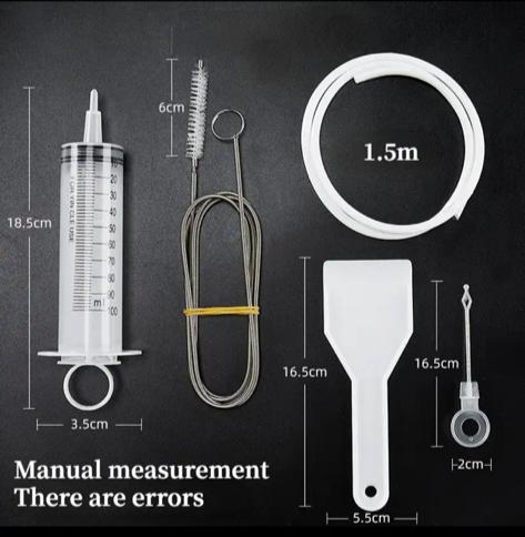 Kit pulizia scarico frigo con siringa, spazzolina, tubo bianco ad anello e utensile a imbuto