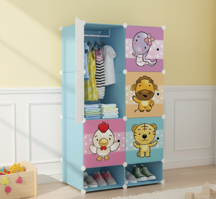 Armadio modulare bimbi azzurro con ante decorative a quadrati e maniglie bianche