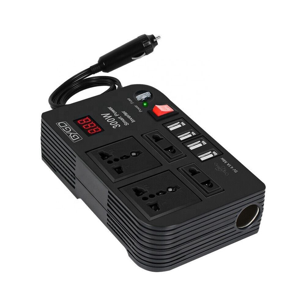Convertitore auto nero con prese e 4 porte USB, cavo con spina accendisigari