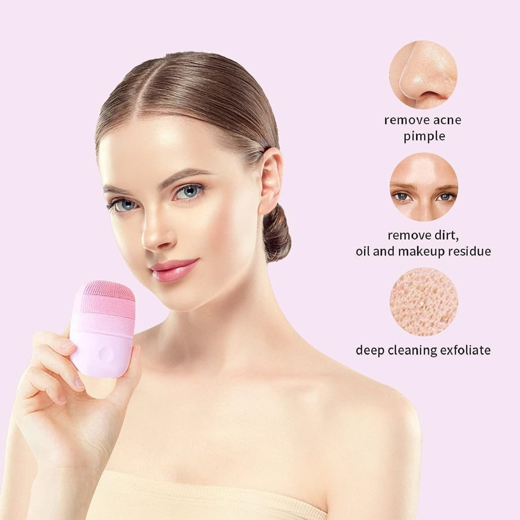 Spazzola elettrica per il viso in silicone rosa in mano, testina a puntini